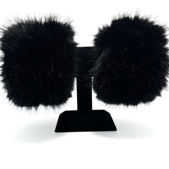 DESIGNER-FAUX FUR FANTASY STOLE AND CUFFS - Picture 2 of 2